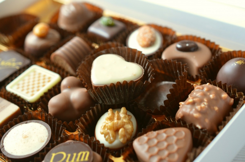 boulangerie-SIX FOURS LES PLAGES-min_chocolates_food_candy_calories_nibble_chocolate_heart-782043